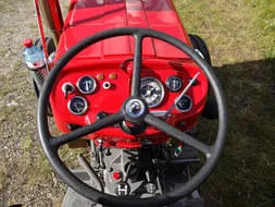 Massey-Ferguson 135 Bild 8