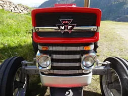 Massey-Ferguson 135 Bild 1